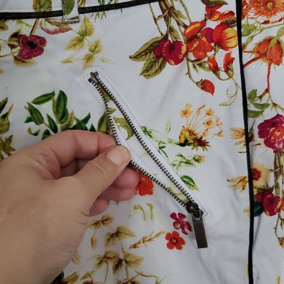 Disney Alice in Wonderland Through The Looking Glass Floral Print Women's Pants - Picture 6 of 13